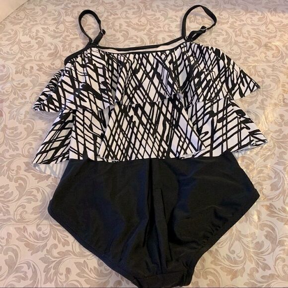 Maxine of Hollywood Swimsuit Black White Padded Adj Straps Layered Size 6 NWOT - Picture 4 of 6